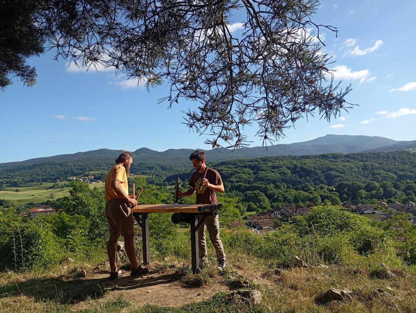Txalaparta played the traditional way in Larra&uacute;n